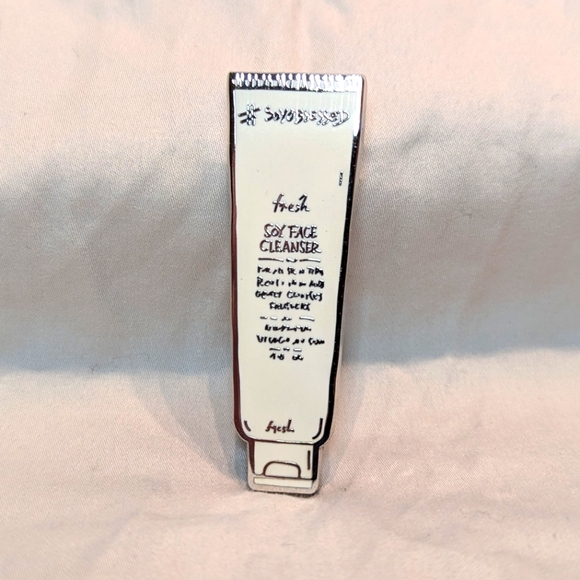 fresh Skincare Enamel Pin - Picture 1 of 1